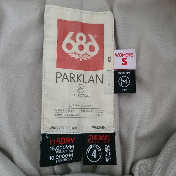 Women's camo 686 skinny snowboard pants, size small - Picture 4 of 4